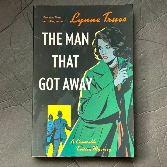 PAPERBACK Other - The Man That Got Away by Lynne Truss | Fiction, Mystery | Paperback Book